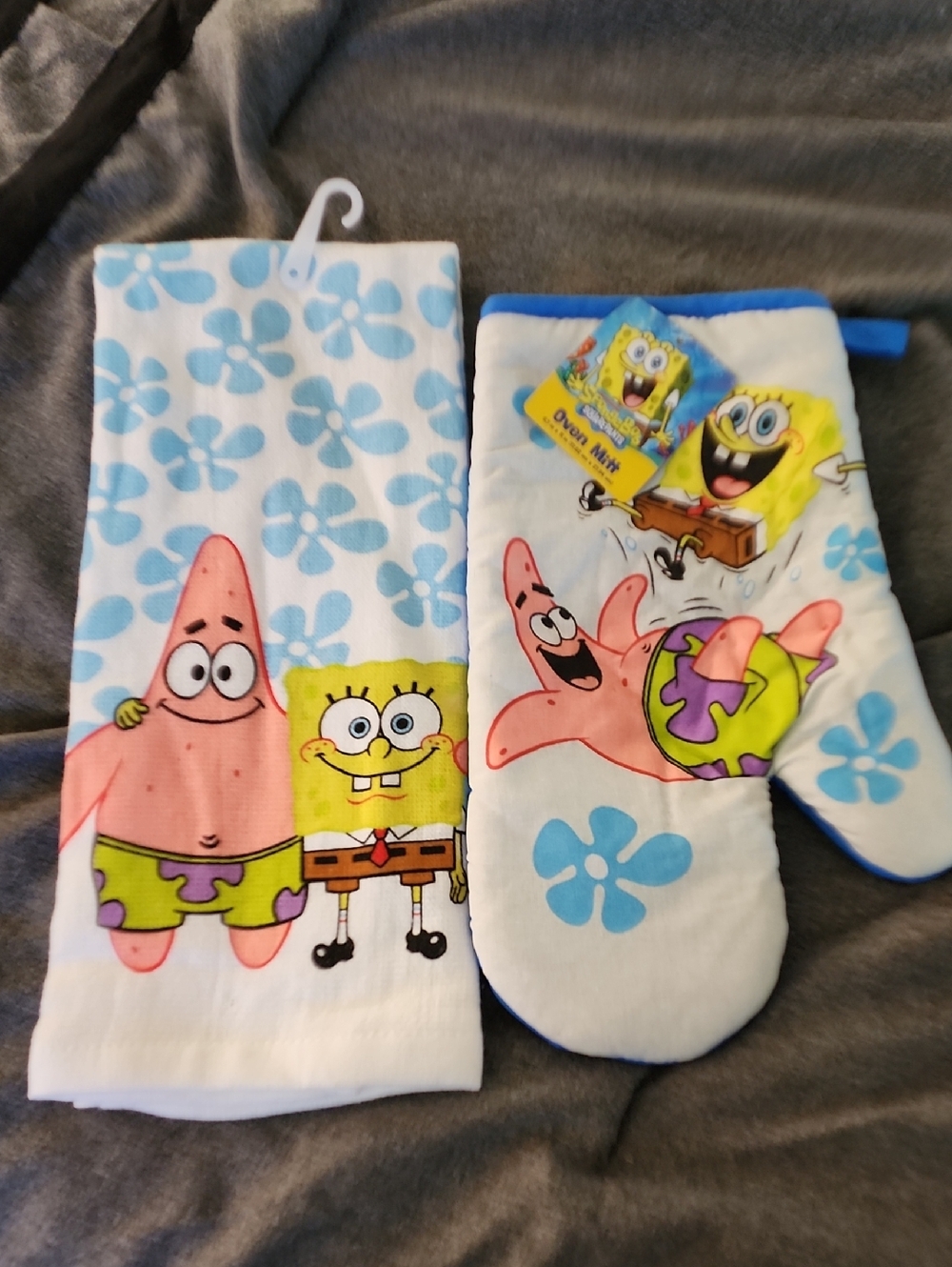 Nickelodeon SpongeBob & Patrick Blue White Kitchen Towel and Oven Mitt Set